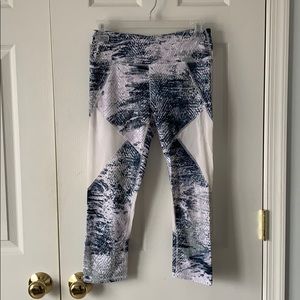 cropped fabletics patterned leggings with mesh